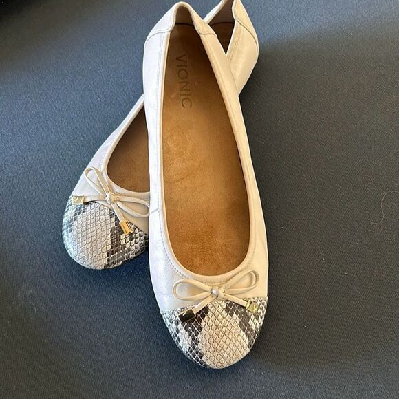 VIONIC Minna Cream Flats - Picture 3 of 12